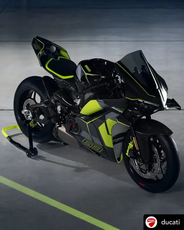 🚨 BREAKING! Presenting the new Panigale V4 Lamborghini.
A collector’s motorcycle born of the creative synergy between the Ducati Centro Stile and the Lamborghini Centro Stile, numbered and limited to 630+63 pieces.
A collaboration inspired by the Lamborghini Revuelto, with dedicated forged rims, tail and wings in addition to the carbon fiber used for the clothing and other components.
Thanks to the titanium exhaust and carbon components, the Panigale V4 Lamborghini is the most powerful and lightest in the family.
Discover the unexpected.

#Ducati #Panigale #Lamborghini #Revuelto #TheArtOfUnexpected