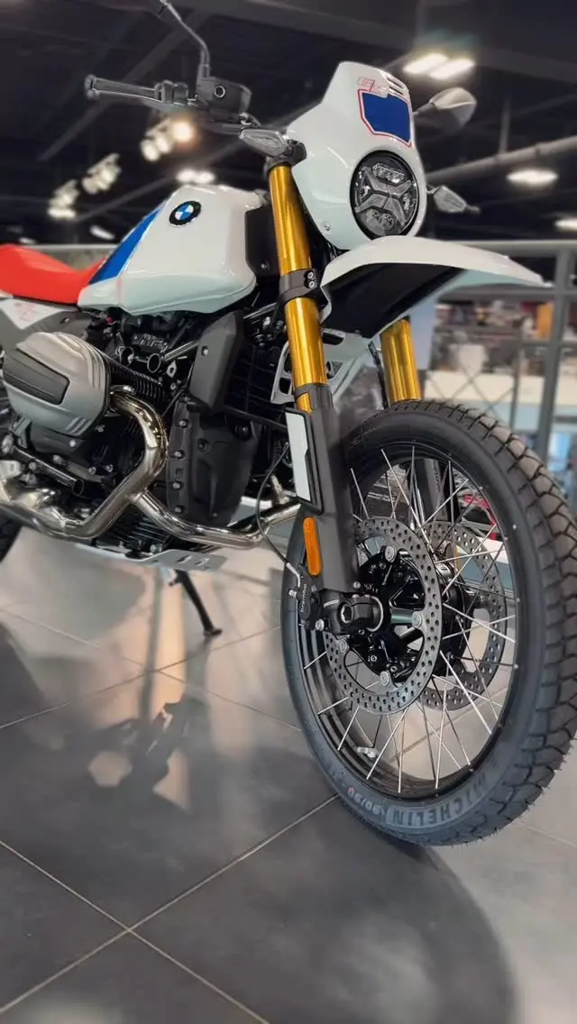 Ready to experience the ultimate rush? The new BMW R 12 G/S has arrived and it's a game-changer! Inspired by the iconic R80, this bike is a masterpiece of design and performance. And the cherry on top? It's available for sale right now! #r12gs #r80 #bmwmotorrad #makelifearide #bikelife #neverstopchallenging #spiritofgs
