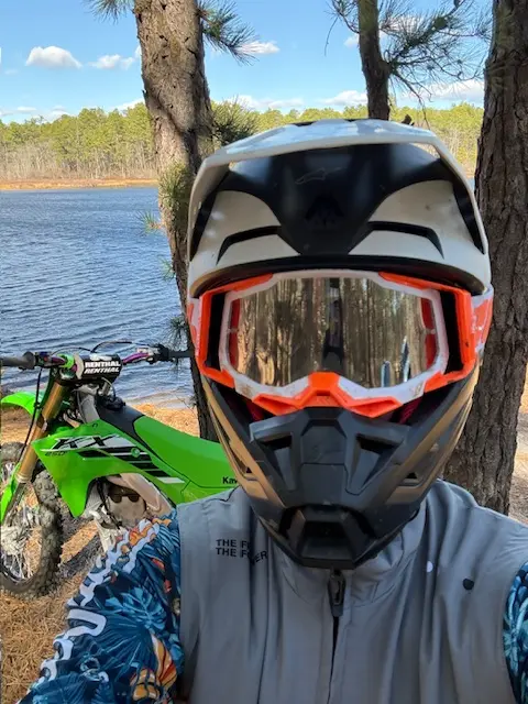 🚀 Huge shoutout to @pedrohabesch for tearing up the NJ trails on his 2025 Kawasaki KX250! 🍂💨 Trails beware, the KX250 is on a mission! Who’s joining the weekend ride squad? Drop your pics & ride stories below! 🏍️🔥

#KX250 #Kawasaki #TrailBlazers #MXMadness #DirtBikeLife #NJTrails #WeekendRides #TwoWheelsOneLove #OffRoadAdventures #MotoVibes #RideWild #EnduroLife #ShredTheTrails
