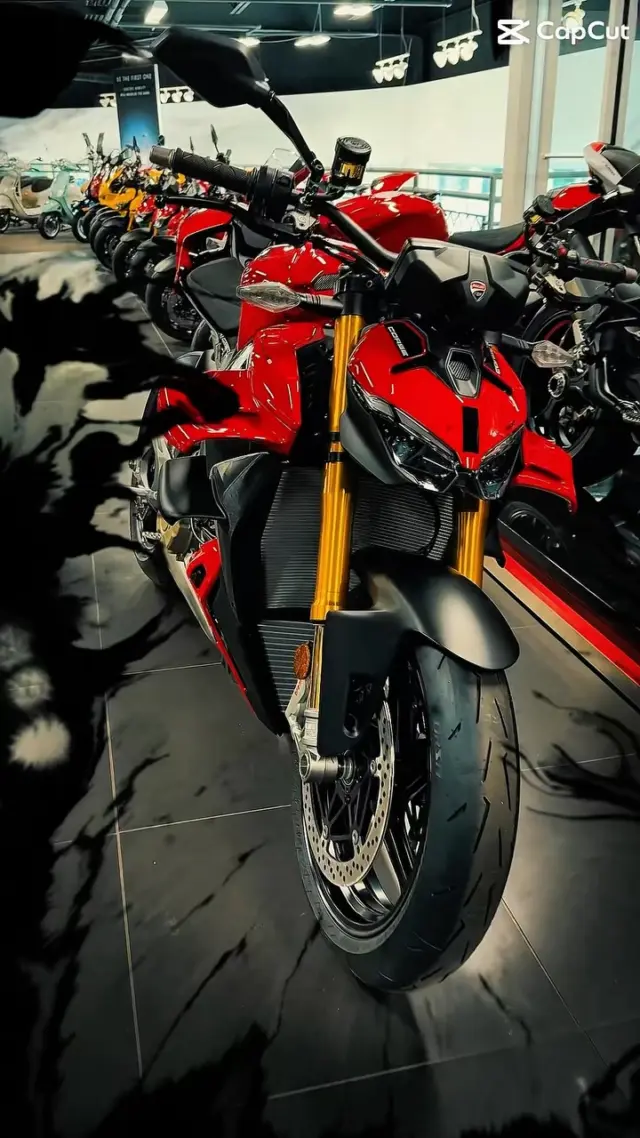 🔥 NO FAIRINGS. NO FILTERS. NO MERCY. 🔥
The new Ducati Streetfighter V4 S Corse isn’t here to blend in—it’s here to dominate.

Derived from MotoGP DNA, wrapped in exclusive Corse livery, and powered by pure adrenaline, this is what happens when Ducati removes every limit.

💥 214 HP
💥 Race-bred electronics
💥 Unmistakable Italian aggression

This isn’t a motorcycle.
It’s a statement.

#Ducati #StreetfighterV4S #CorseEdition #FightFormula #DucatiPerformance